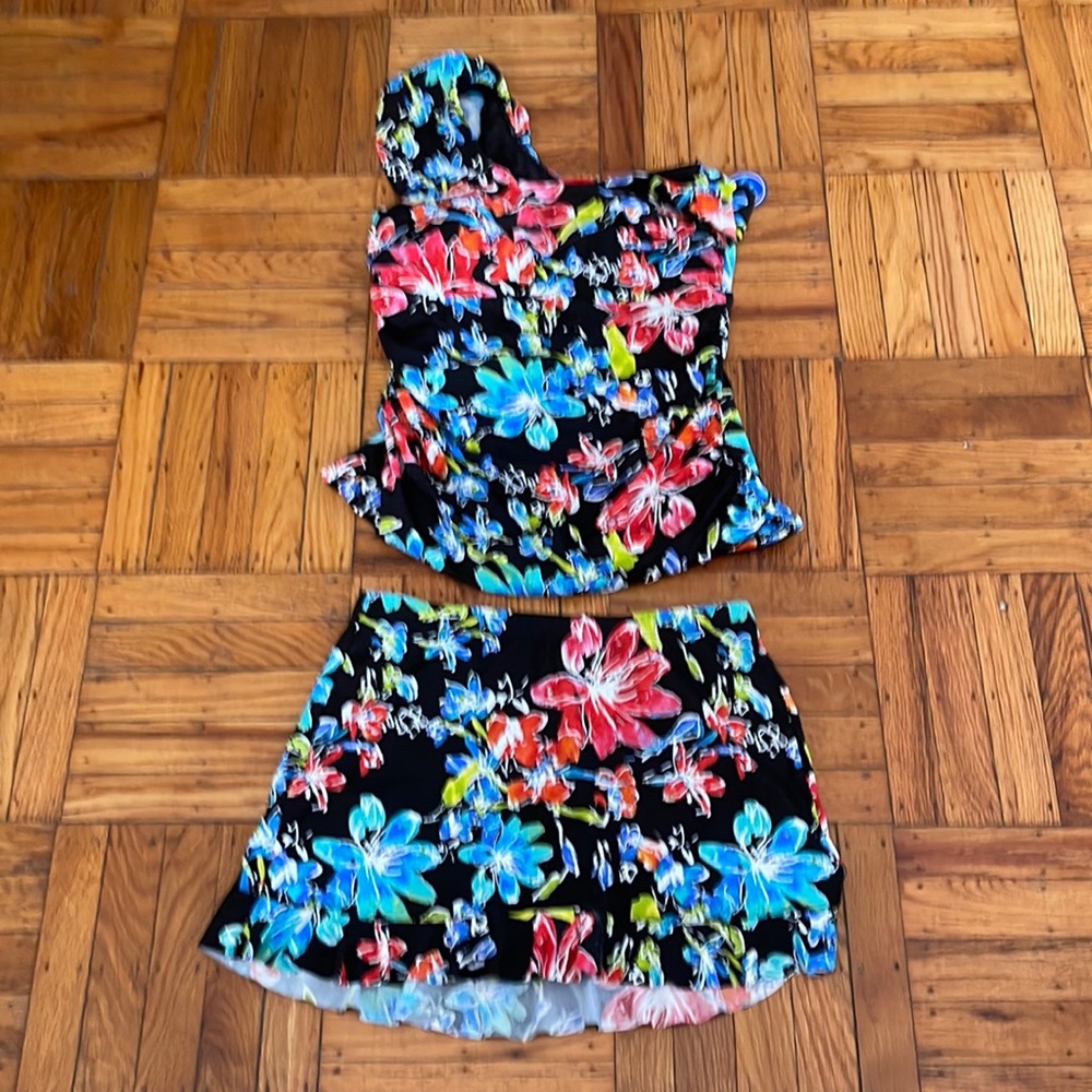 NWT Floral one shoulder bathing suit with skirted bottom